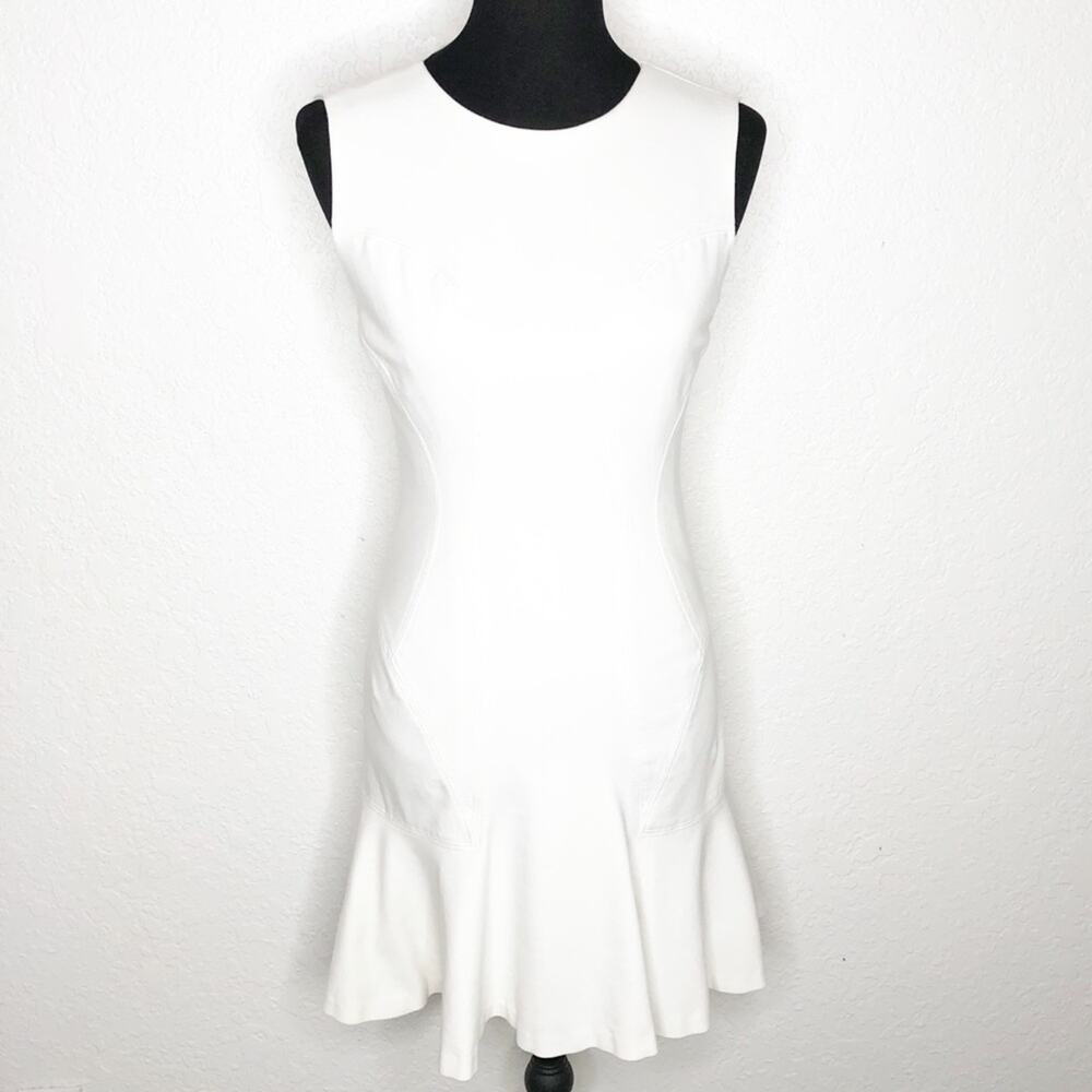 Diane‎ von Furstenberg Jaelyn white sleeveless flounce hem knit dress size 6